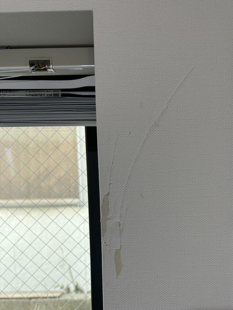 剥がれたクロス